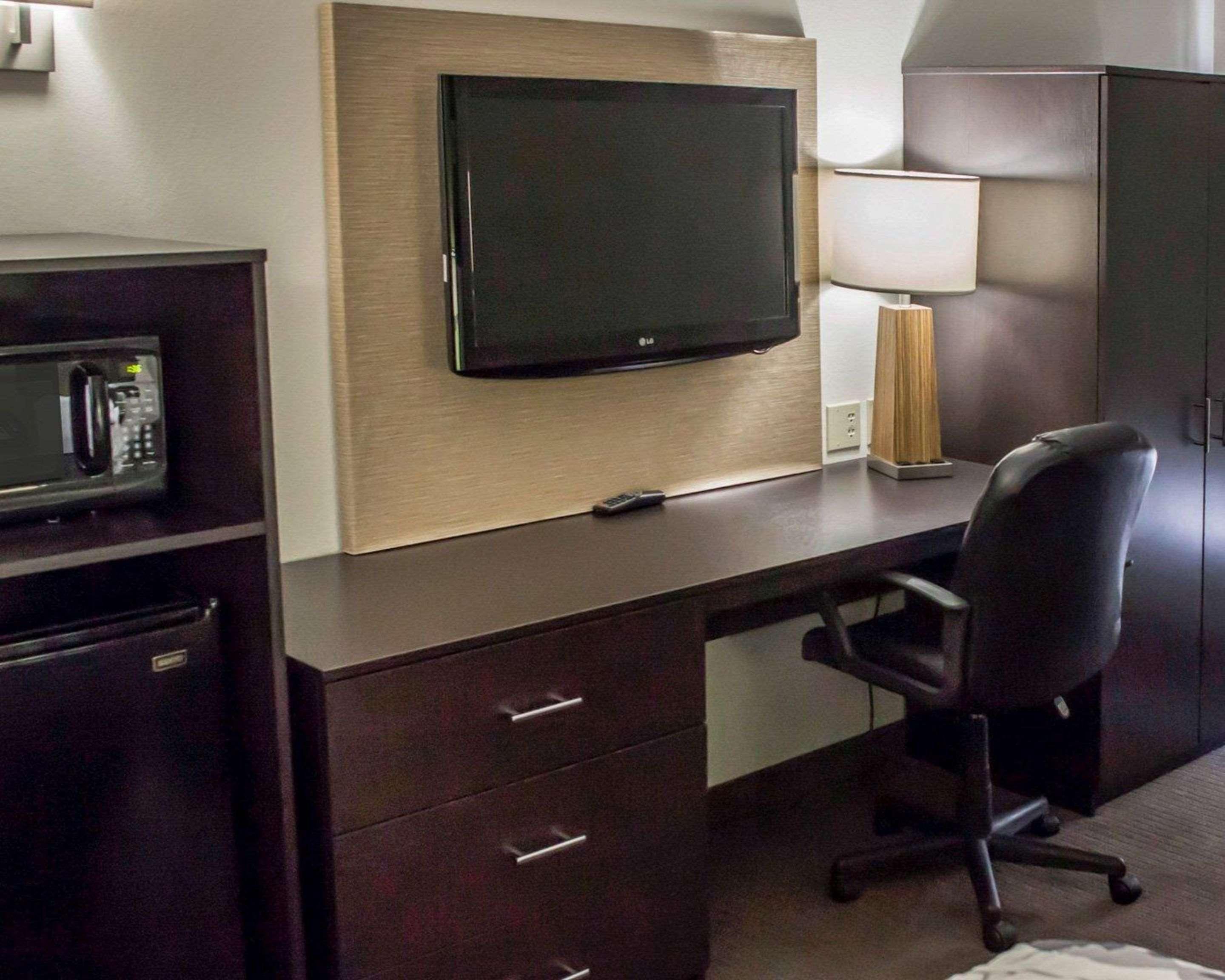 Garner Hotel Topeka West By Ihg Екстер'єр фото