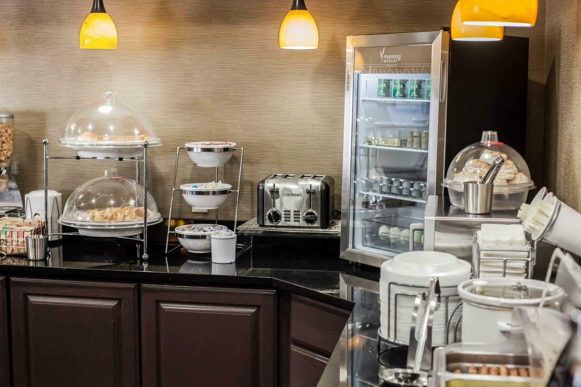 Garner Hotel Topeka West By Ihg Екстер'єр фото